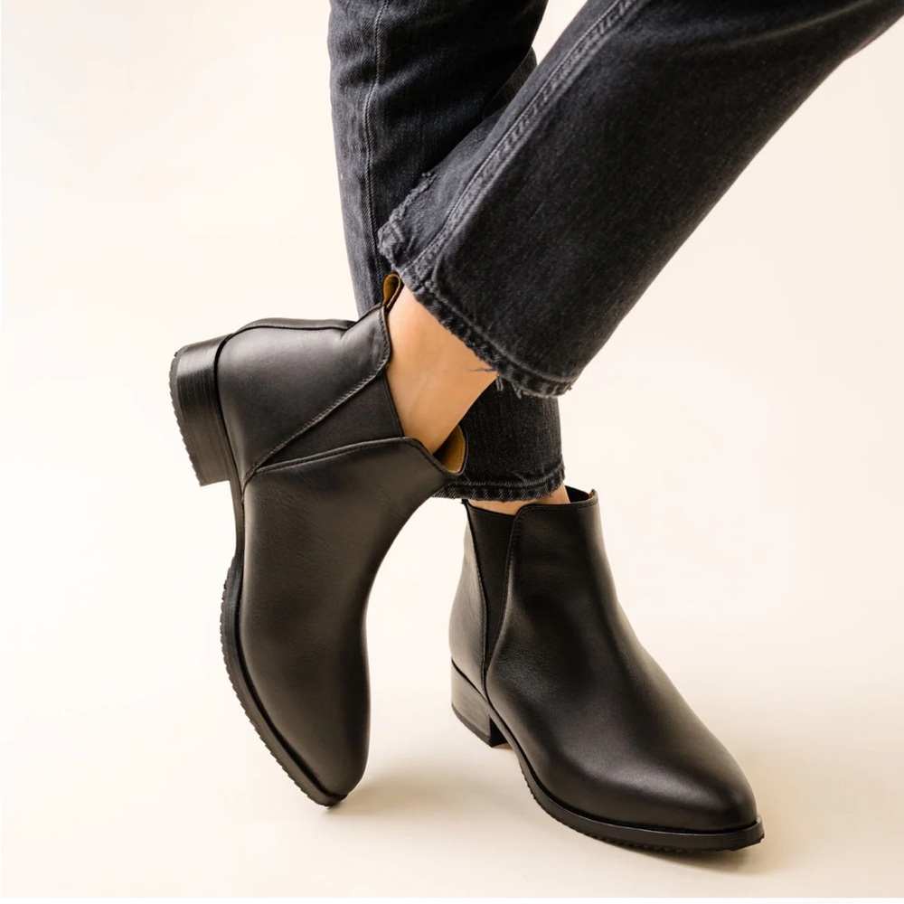 NWT Nisolo Eva everyday Chelsea boot